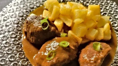 Galtes al Vi amb Patates 